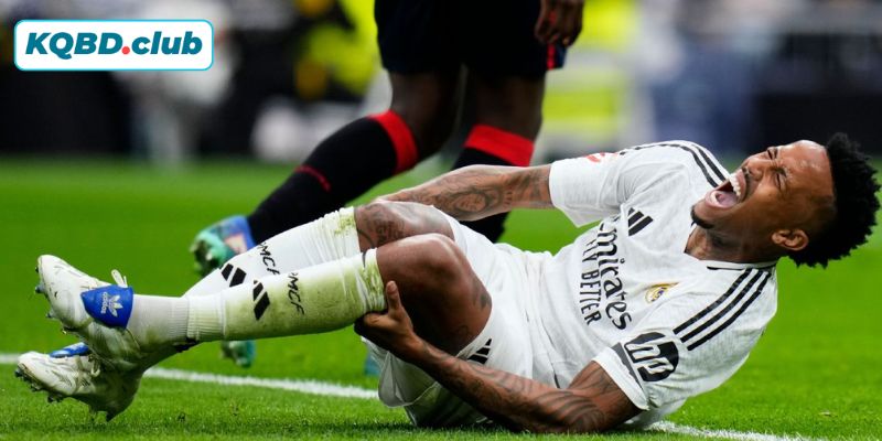 Eder Militao của Real Madrid cũng đã phải nghỉ thi đấu đến hết mùa giải do chấn thương rách gân kheo Eder Militao của Real Madrid cũng đã phải nghỉ thi đấu đến hết mùa giải do chấn thương rách gân kheo